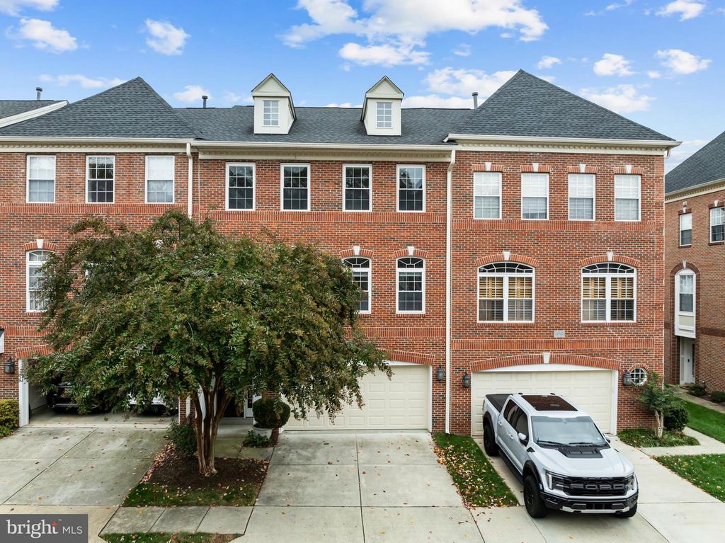 20366 CLOVER FIELD TER, Sterling, VA 20165