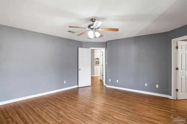 308 Twisted Oak Dr, Cantonment, FL 32533