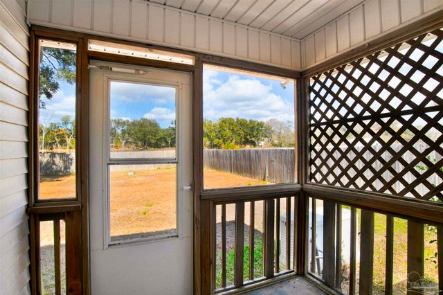 308 Twisted Oak Dr, Cantonment, FL 32533