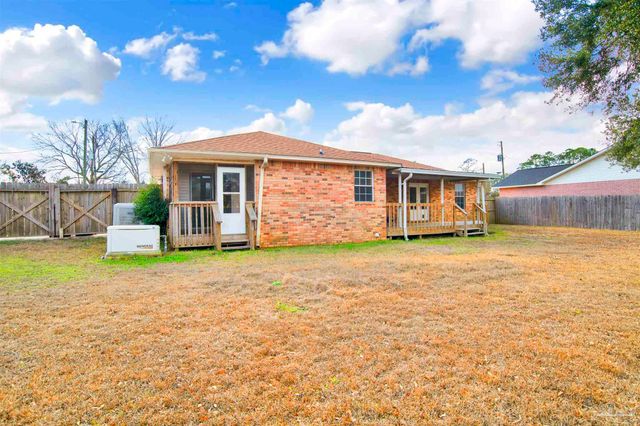 308 Twisted Oak Dr, Cantonment, FL 32533