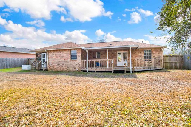 308 Twisted Oak Dr, Cantonment, FL 32533