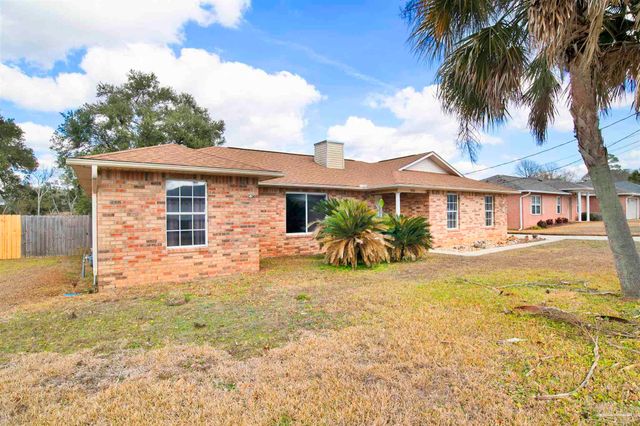 308 Twisted Oak Dr, Cantonment, FL 32533