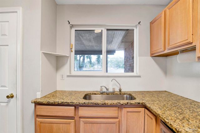 308 Twisted Oak Dr, Cantonment, FL 32533