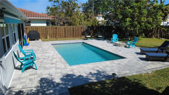 560 E Valley DR, Bonita Springs, FL 34134