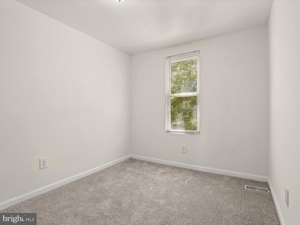 Image 11 of property listing at 3211 ELMLEY AVE, Baltimore, MD 21213