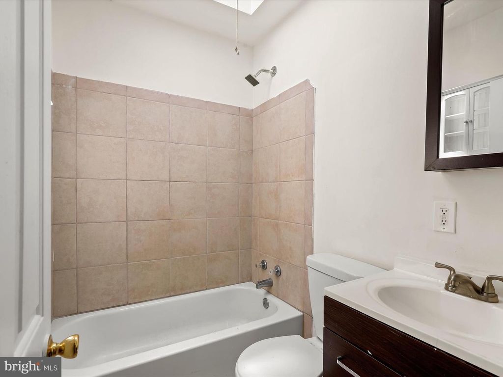 Image 16 of property listing at 3211 ELMLEY AVE, Baltimore, MD 21213