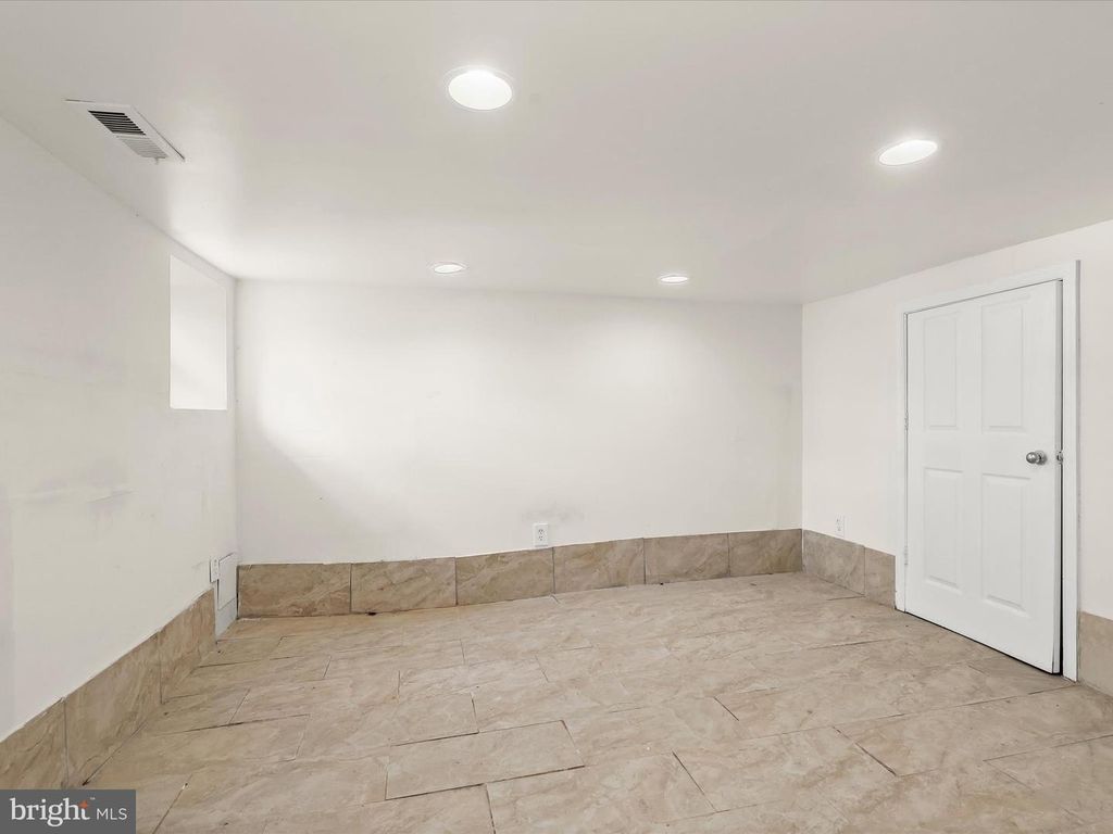 Image 18 of property listing at 3211 ELMLEY AVE, Baltimore, MD 21213
