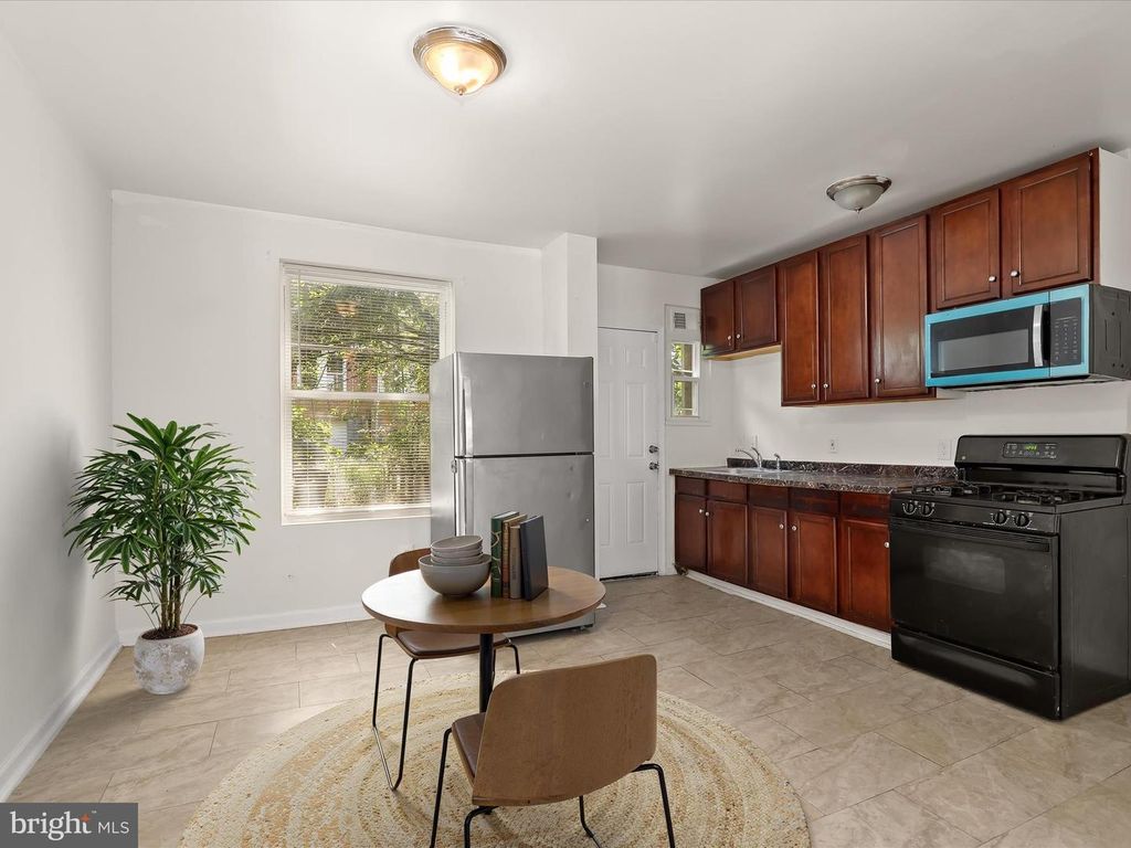 Image 7 of property listing at 3211 ELMLEY AVE, Baltimore, MD 21213