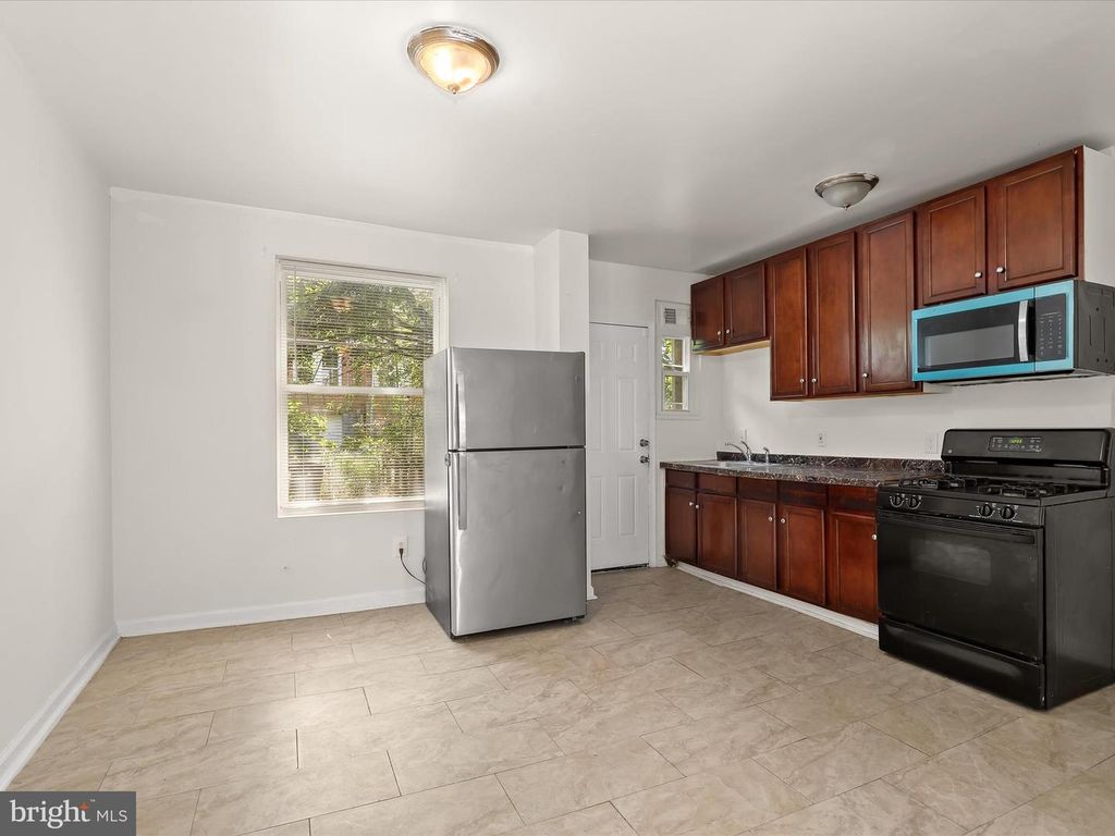 Image 8 of property listing at 3211 ELMLEY AVE, Baltimore, MD 21213