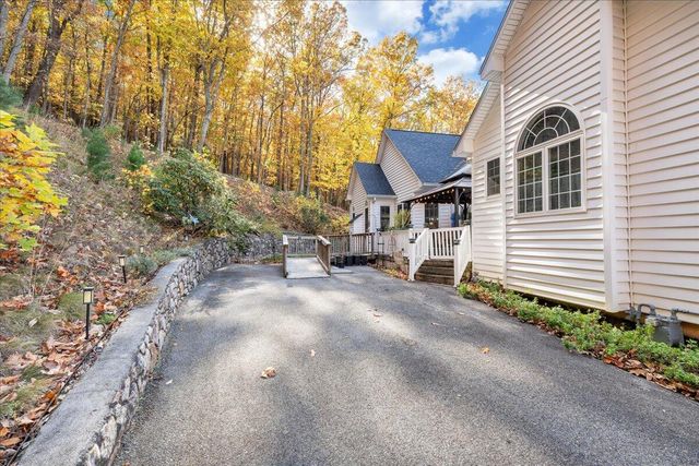 273 Post Oak DR, Roanoke, VA 24019