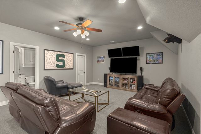 502 NE Marina Drive, Bentonville, AR 72712