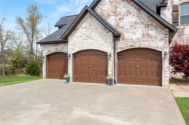 502 NE Marina Drive, Bentonville, AR 72712