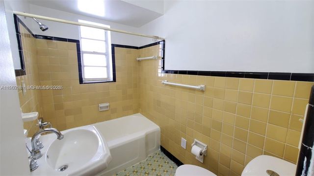 2322 Wilson St, Hollywood, FL 33020