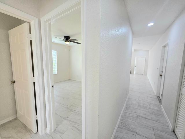 569 E Ridge Circle N, Boynton Beach, FL 33435