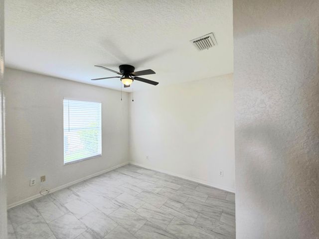 569 E Ridge Circle N, Boynton Beach, FL 33435