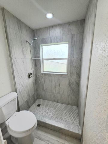 569 E Ridge Circle N, Boynton Beach, FL 33435