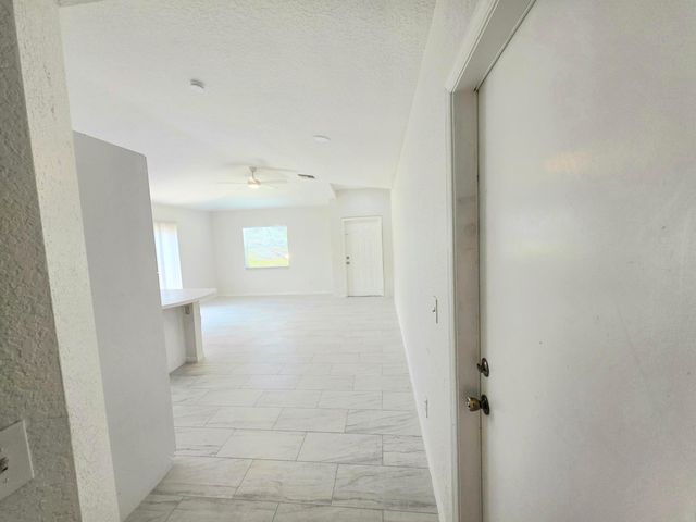 569 E Ridge Circle N, Boynton Beach, FL 33435