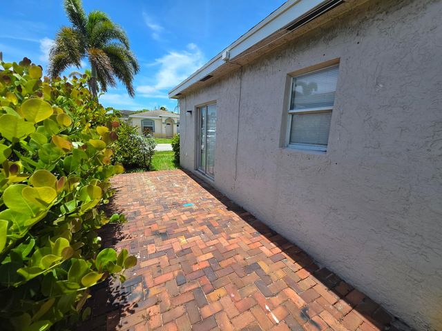 569 E Ridge Circle N, Boynton Beach, FL 33435