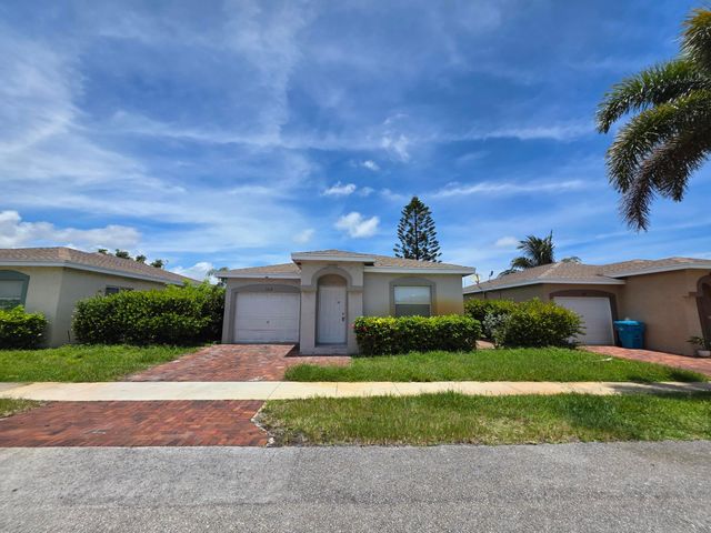 569 E Ridge Circle N, Boynton Beach, FL 33435
