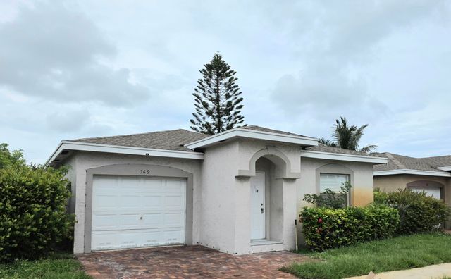 569 E Ridge Circle N, Boynton Beach, FL 33435