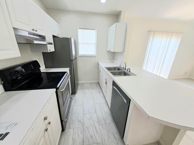 569 E Ridge Circle N, Boynton Beach, FL 33435