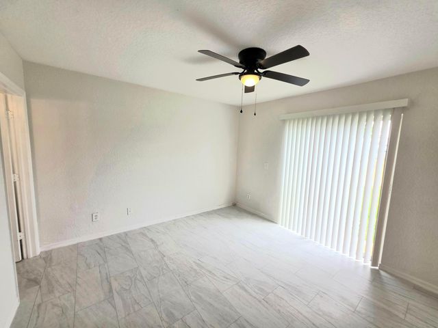 569 E Ridge Circle N, Boynton Beach, FL 33435