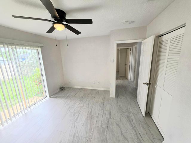 569 E Ridge Circle N, Boynton Beach, FL 33435