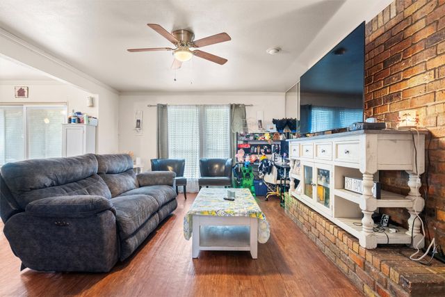 2006 W Sanford Street, Arlington, TX 76012