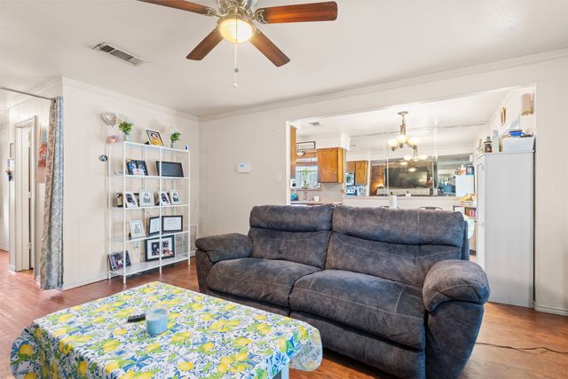 2006 W Sanford Street, Arlington, TX 76012