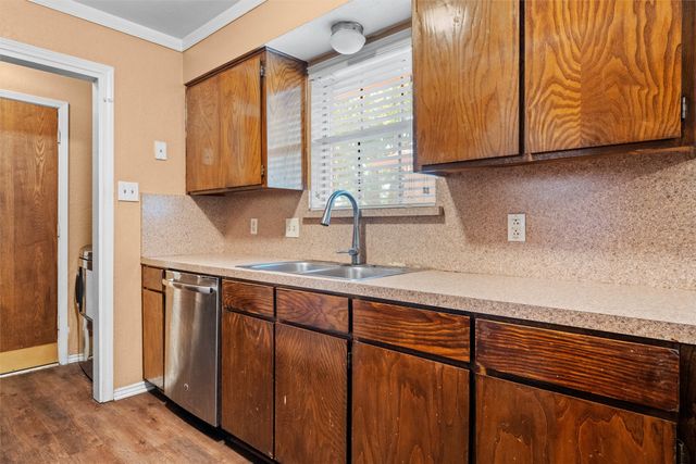 2006 W Sanford Street, Arlington, TX 76012