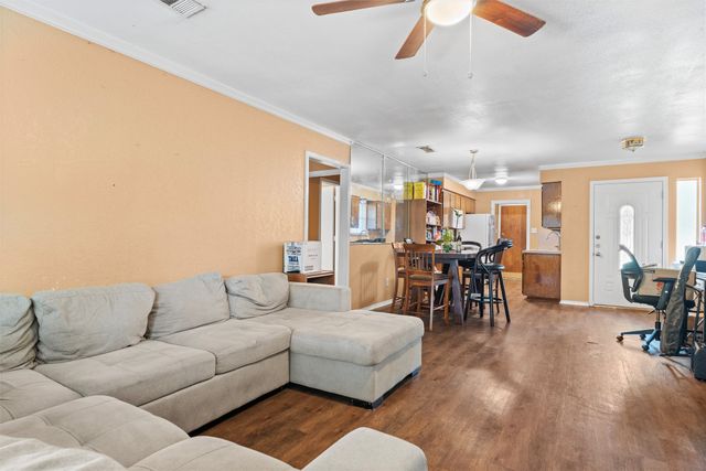 2006 W Sanford Street, Arlington, TX 76012