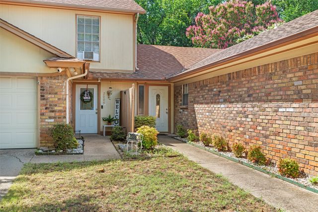 2006 W Sanford Street, Arlington, TX 76012