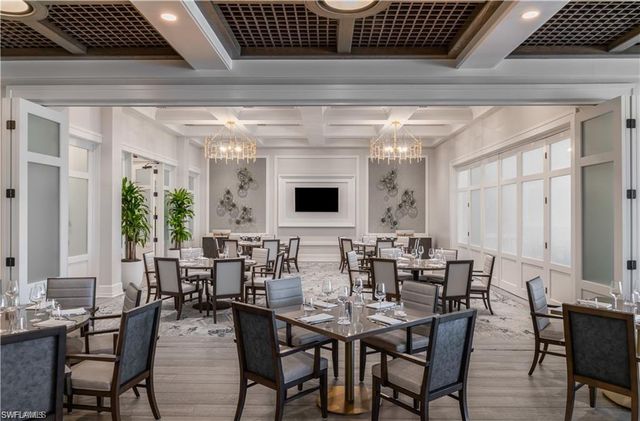 11220 Five Oaks LN, Naples, FL 34120