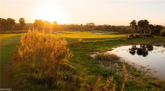 11220 Five Oaks LN, Naples, FL 34120