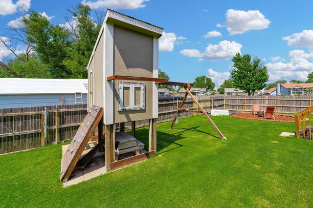 5350 S Midland Cir, Wichita, KS 67217
