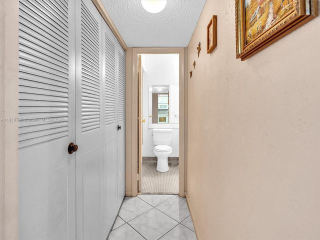 5102 NW 36th St 607, Lauderdale Lakes, FL 33319