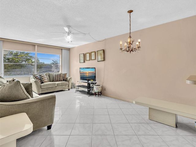 5102 NW 36th St 607, Lauderdale Lakes, FL 33319