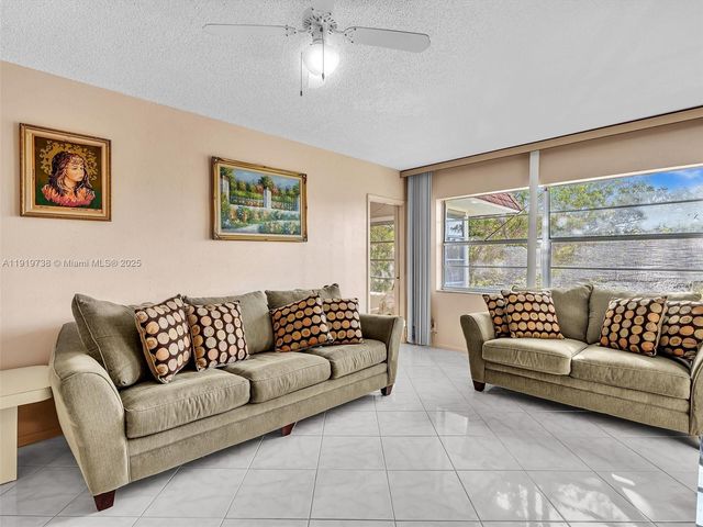 5102 NW 36th St 607, Lauderdale Lakes, FL 33319