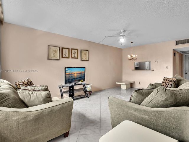 5102 NW 36th St 607, Lauderdale Lakes, FL 33319