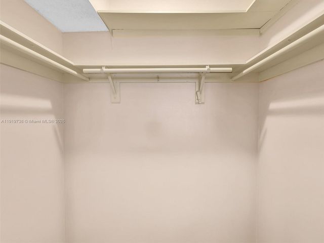 5102 NW 36th St 607, Lauderdale Lakes, FL 33319