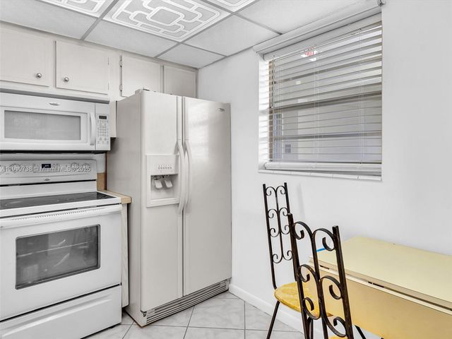 5102 NW 36th St 607, Lauderdale Lakes, FL 33319