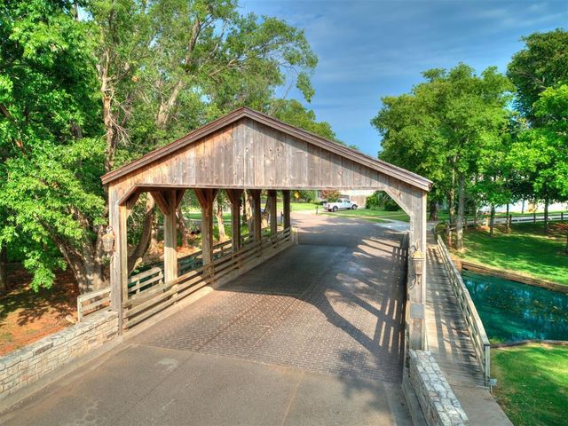 213 Tisbury Road, Norman, OK 73071