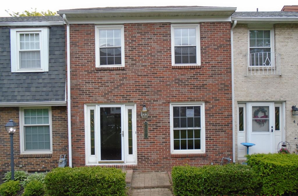 617 Simbury Street, D-8, Columbus, OH 43228