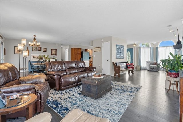 203 N 9th Avenue, Vinton, IA 52349