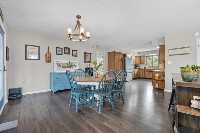 203 N 9th Avenue, Vinton, IA 52349