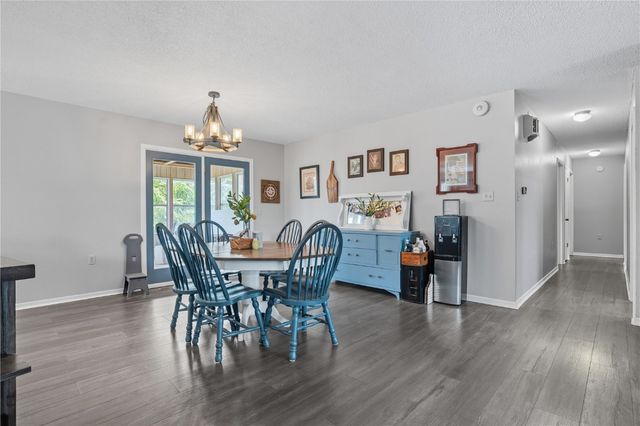 203 N 9th Avenue, Vinton, IA 52349