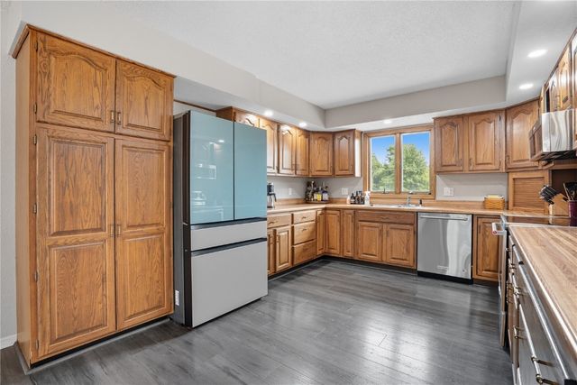 203 N 9th Avenue, Vinton, IA 52349