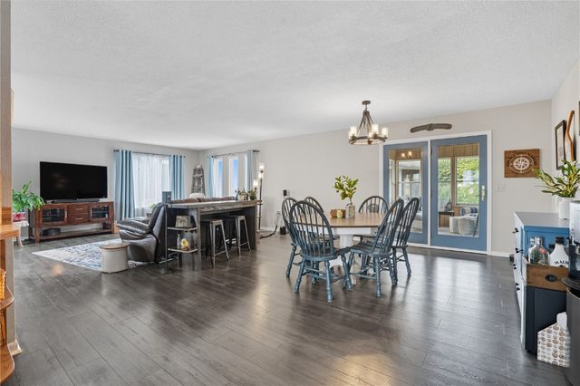 203 N 9th Avenue, Vinton, IA 52349