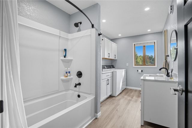 203 N 9th Avenue, Vinton, IA 52349