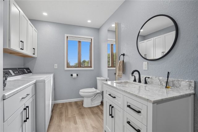 203 N 9th Avenue, Vinton, IA 52349